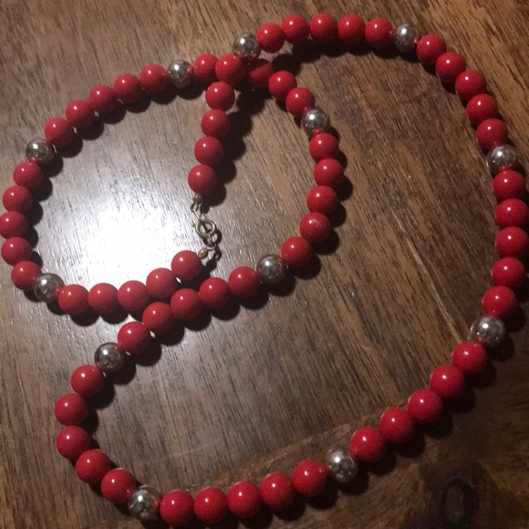 Jewelry - 22 inch beaded necklace